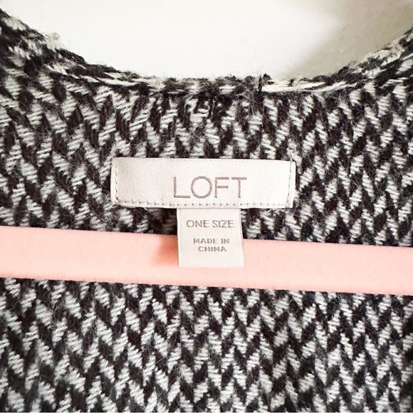 LOFT Gray & Black Ombré Sweater Fringe Shawl Poncho Wrap one size - Picture 6 of 6